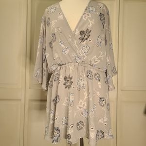Beautiful crisscross front blouse. Blue paisley flowy flattering Torrid size 4x